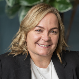 Julie MCLEISH Headshot